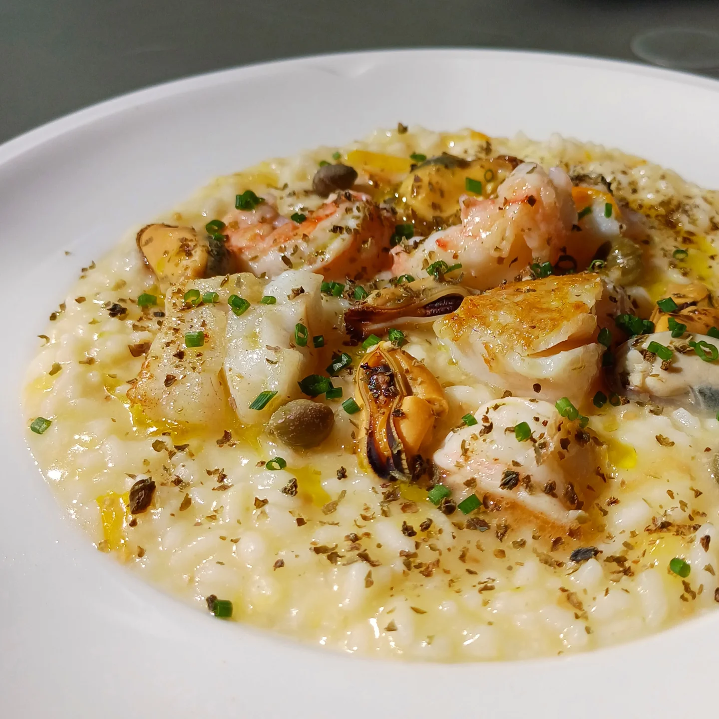Cremet risotto med blæksprutte, rejer og blåmuslinger